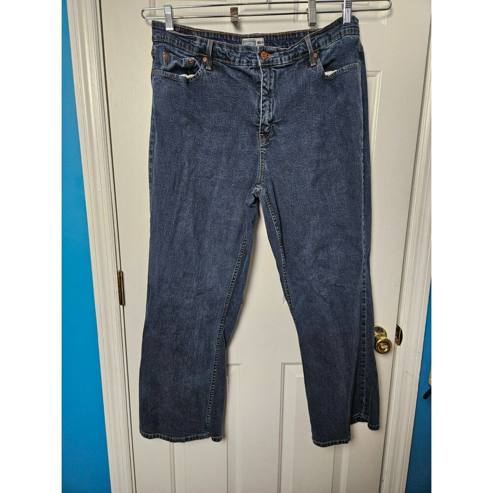 Levi Mid Rise Boot Cut 22 Short